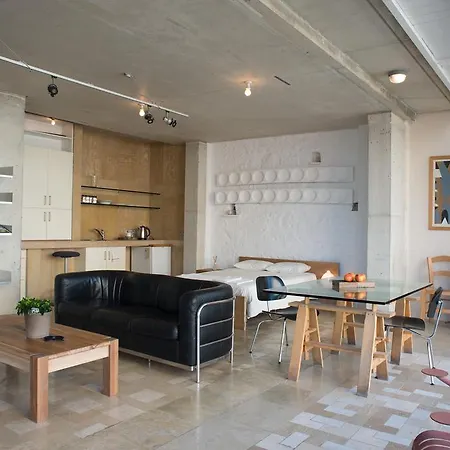 Centre Apartment *